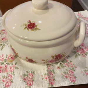 Beautiful Ceramic 10 Cup Bowl with Cover